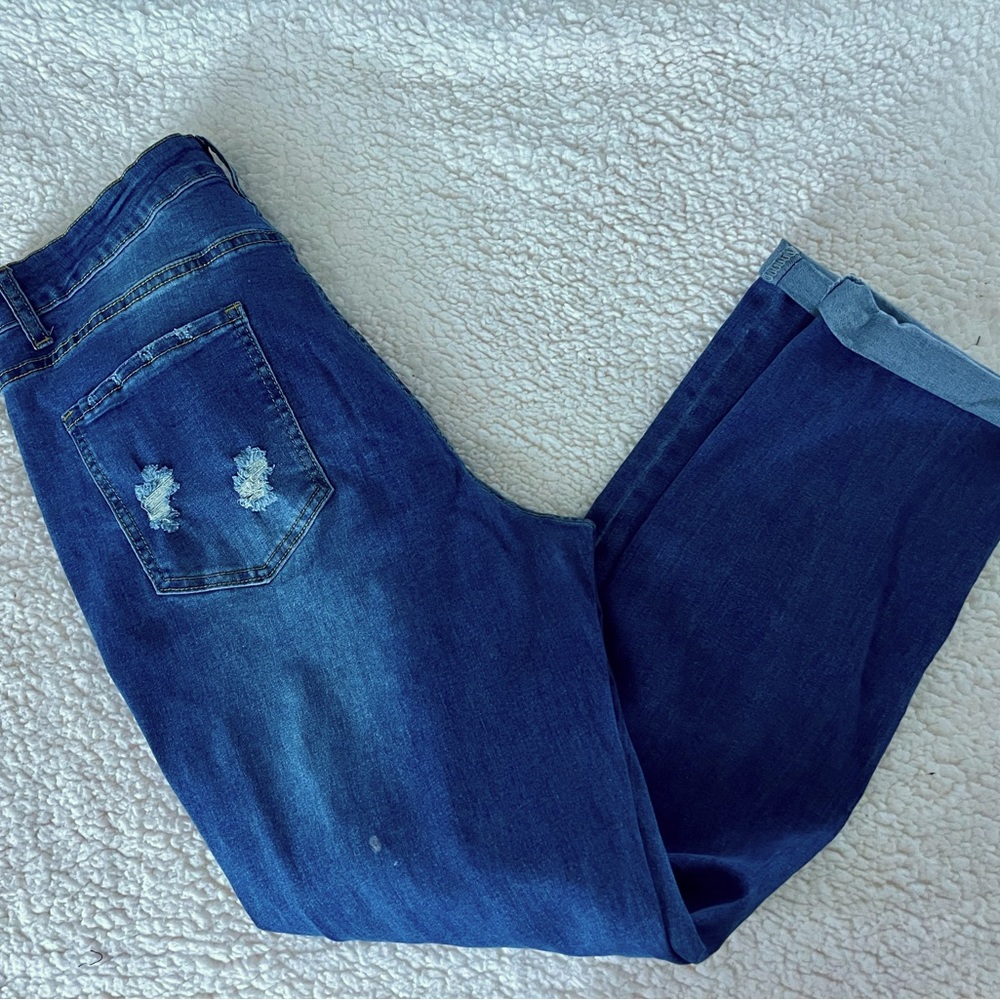 Women’s Boyfriend distressed Aztec Super Stretchy Jeans. Size 14